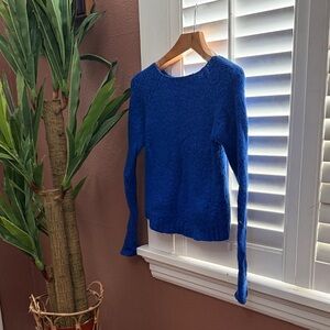 Classic 90s Women's Blue Sweater